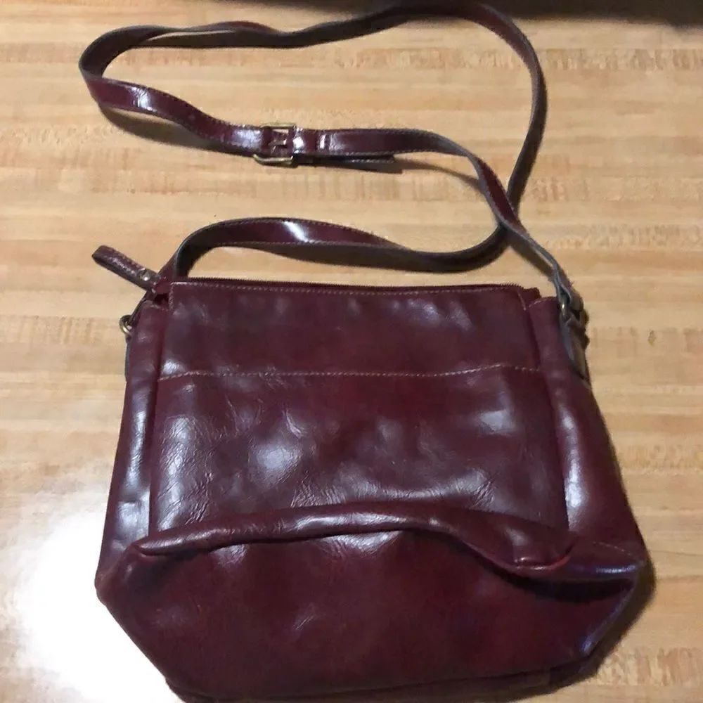 Relic CrossBody - Picture 2 of 5